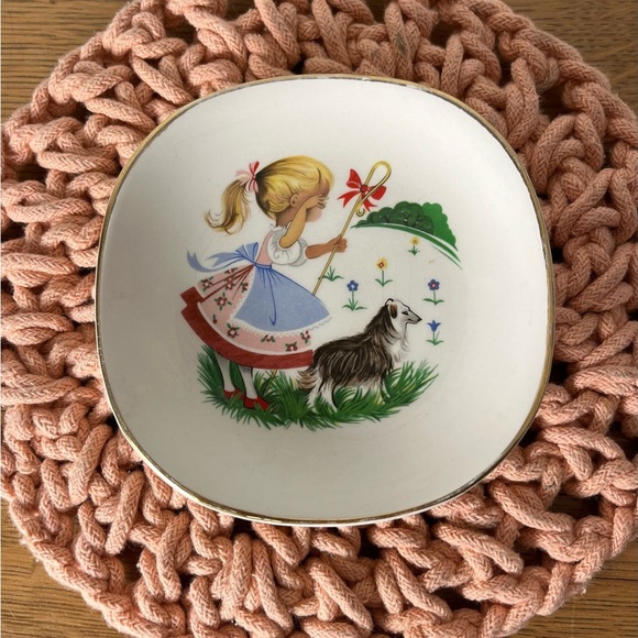 Weatherby Hanley — Vintage Decorative Plate with Girl and Dog - Picture 1 of 6